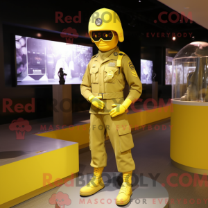 Gul American Soldier maskot...