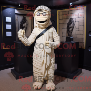 Cream Mummy maskot...