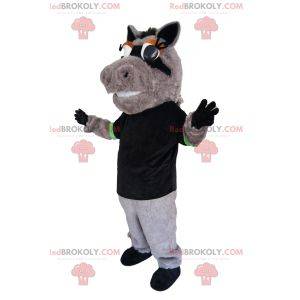 Mascotte de cheval gris avec un t-shirt noir. Costume de cheval