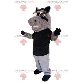 Graues Pferdemaskottchen mit einem schwarzen T-Shirt. Pferdekostüm