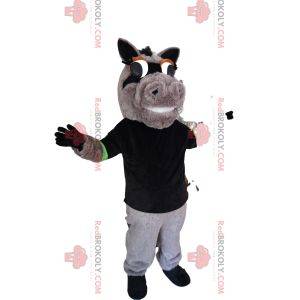 Graues Pferdemaskottchen mit einem schwarzen T-Shirt. Pferdekostüm