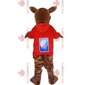 Mascotte canguro marrone in maglia rossa