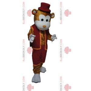 Munter maskot med brun ape med burgunder-antrekk og hatt