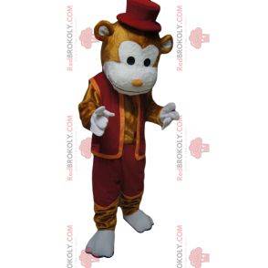 Wesoła brązowa małpa maskotka z bordowym strojem i kapeluszem