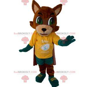 Mascota de Fox con ropa deportiva y capa.