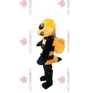 Aggressiv gul og sort hvepsemaskot. Hveps kostume