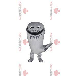 Mascotte de poisson chat gris avec ses grandes moustaches