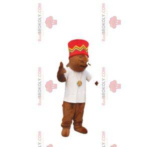 Mascota del ratón marrón con una gorra roja y una camiseta blanca