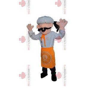 Kochmaskottchen mit weißem Hut und orangefarbener Schürze.