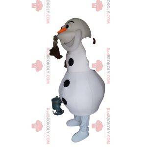 Mascote do boneco de neve branco com uma cenoura no nariz