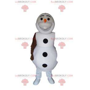 Witte sneeuwpopmascotte met een wortel op de neus