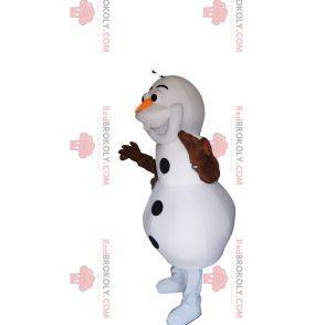 Mascote do boneco de neve branco com uma cenoura no nariz