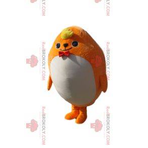 Pralles gelbes Charaktermaskottchen mit einer Fliege