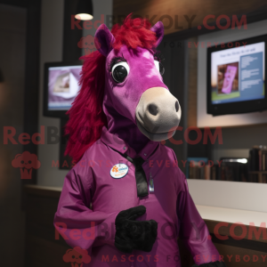 Magenta heste maskot...