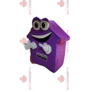 Mascotte malva molto sorridente della casa. Abito da casa