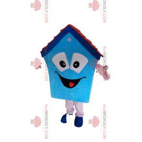 Mascote da casa azul com uma pequena lareira