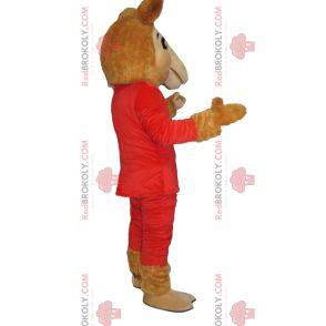 Mascota de camello en traje rojo