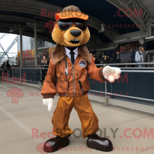 Rust Stilt Walker maskot...