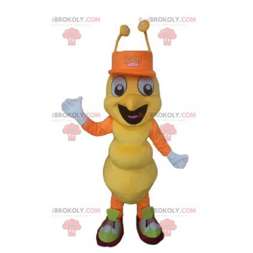 Mascote inseto formiga amarela e laranja muito sorridente -