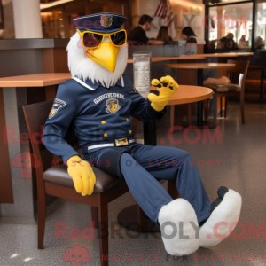 Postava maskota Navy Hawk...