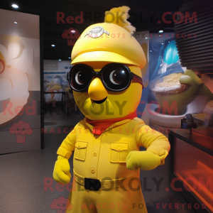Gul Fire Fighter maskot...