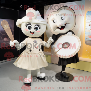 Cream Knife Thrower maskot...