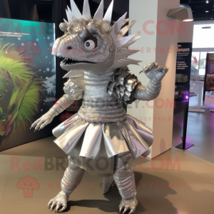 Silver Stegosaurus maskot...