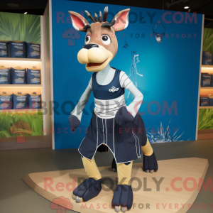 Navy Okapi maskotdraktfigur...