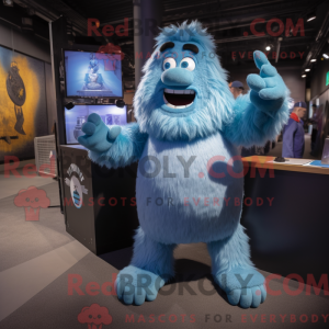 A figura de máscara azul...