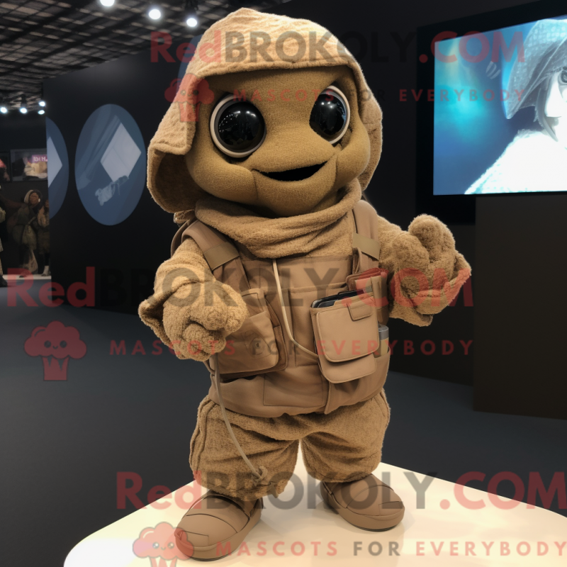 Fantasia de mascote Tan Para Commando com cardigã e xales - Mascotes do Para Commando - REBROKO_313291 - RedBrokoly.com