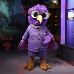Postava maskota Purple Hawk...