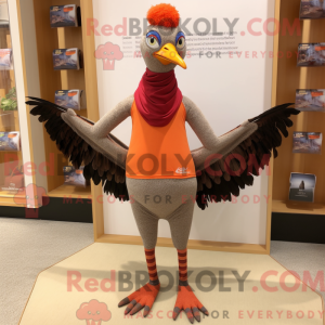 Fasanmaskotdraktfigur kledd...