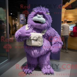 Lila Yeti Maskottchen...