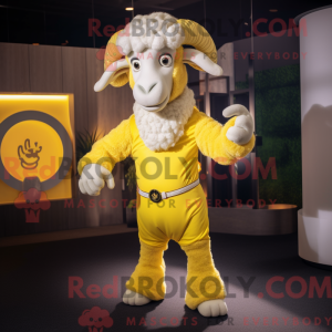 Gul Ram maskot kostume...