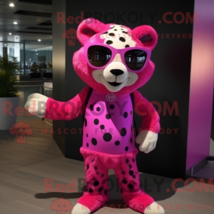 Magenta Cheetah maskot...