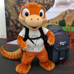 Orange Pangolin maskot...