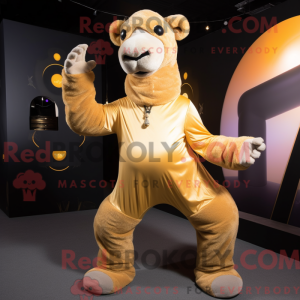 Gold Camel maskot...