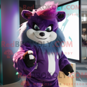 Fantasia de mascote gambá roxo com blusa e bonés - Mascotes Skunk - REBROKO_320230 - RedBrokoly.com