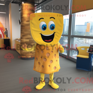 Postava maskota ze žlutého...