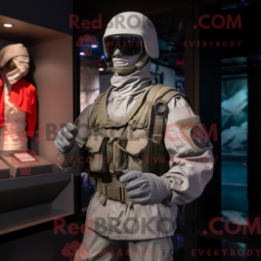 Fantasia de mascote Gi Joe cinza com parca e pulseiras - Gi Joe Mascotes - REBROKO_321069 - RedBrokoly.com