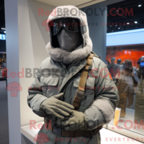 Fantasia de mascote Gi Joe cinza com parca e pulseiras - Gi Joe Mascotes - REBROKO_321070 - RedBrokoly.com