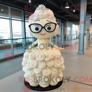 Cream Wedding Cake maskot...