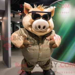 Fantasia de mascote Tan Sow com macacão e óculos de sol - Semear mascotes - REBROKO_321919 - RedBrokoly.com