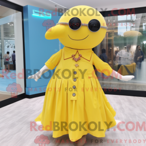 Gul hvalmaskotkostyme kledd...