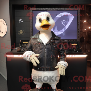 Cream Geese maskot...