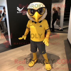 Gold Falcon maskot...