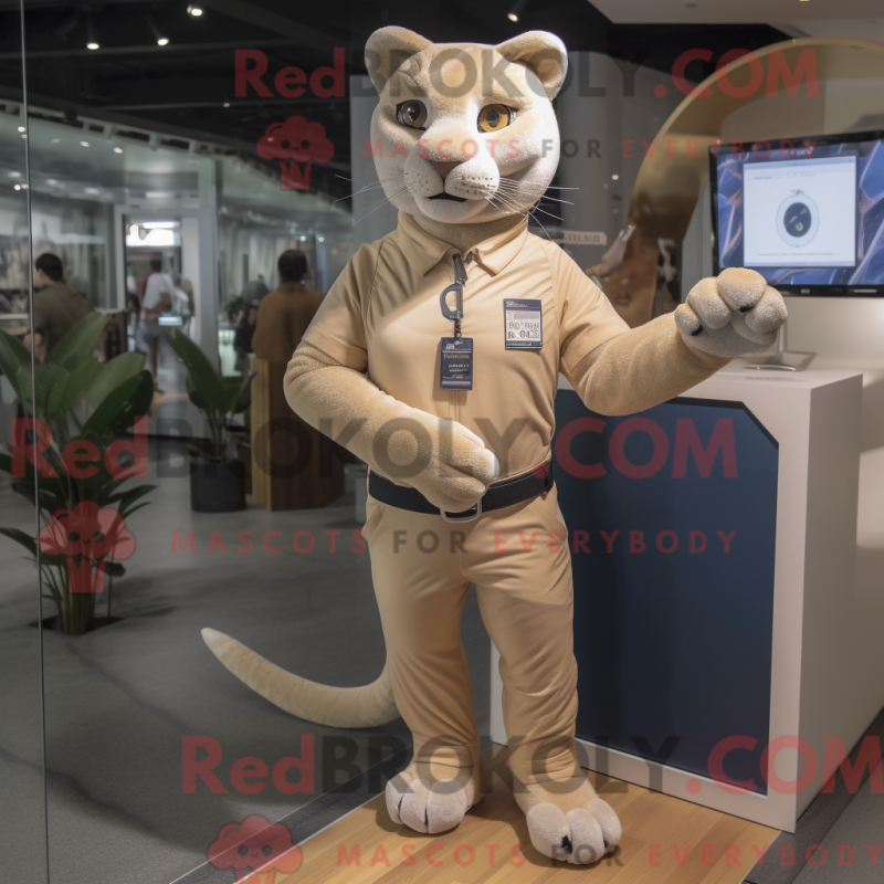 Fantasia de mascote de Puma bege com jeans bootcut e relógios inteligentes - Puma mascotes - REBROKO_323221 - RedBrokoly.com