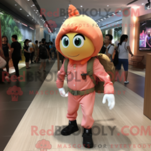 Fantasia de mascote Peach Commando com calça skinny e mochilas - Mascotes do Para Commando - REBROKO_323242 - RedBrokoly.com