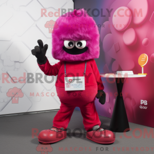 Magenta traz uma máscara de...