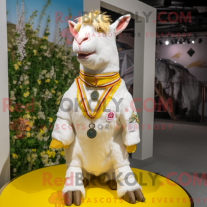 Cream Boer Goat maskot...